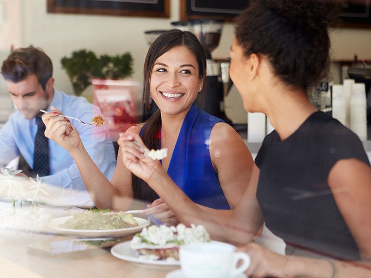 Stop Makan Siang dari Meja Kantor