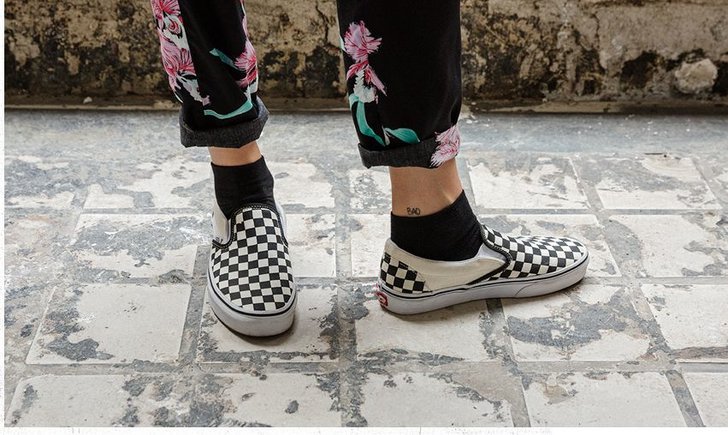 vans slip on checkered