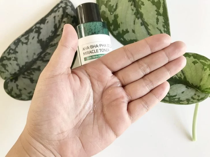 Tekstur Some By Mi AHA BHA PHA 30 Days Miracle Toner