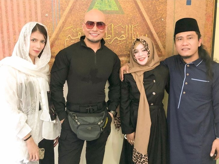 Fakta Sabrina Chairunnisa - Dampingi Deddy Corbuzier Mualaf