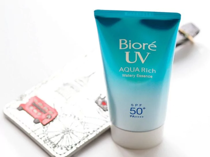 Kegunaan Biore UV Aqua Rich Watery Essence SPF 50+ PA++++