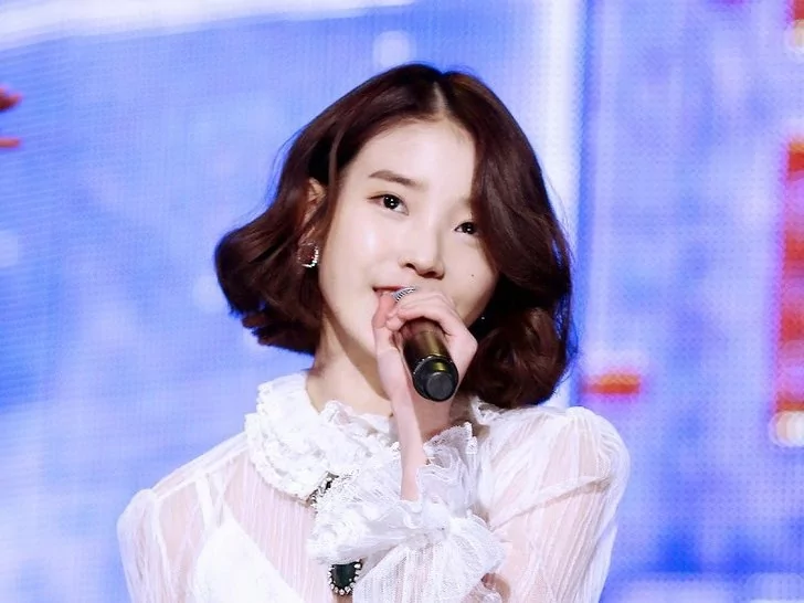 Model Rambut Pendek Ala Artis Korea - IU