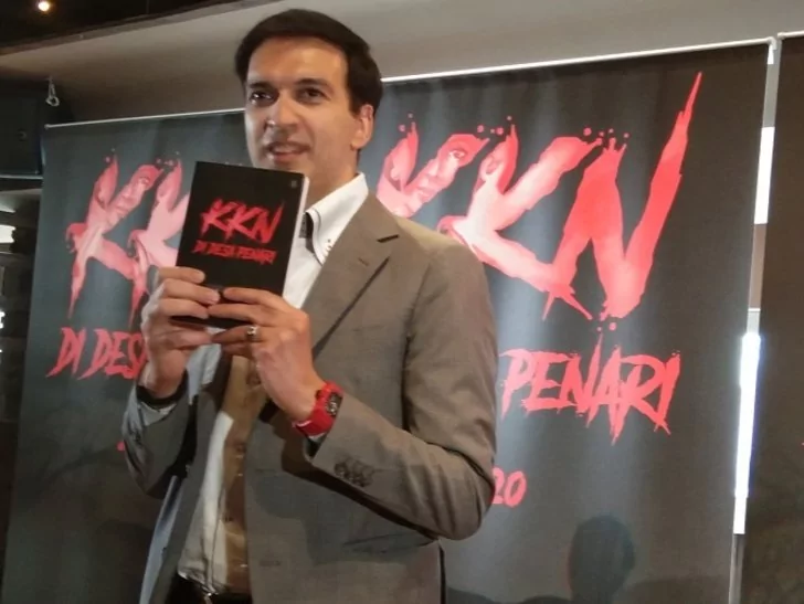 Fakta Film KKN Di Desa Penari - Komunikasi dan kontrak dengan Simple Man