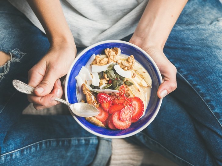 Rajin mengonsumsi makanan sehat dan minum air putih