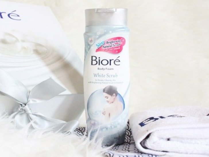 Sabun Mandi untuk Memutihkan Kulit - Biore Body Foam White Scrub