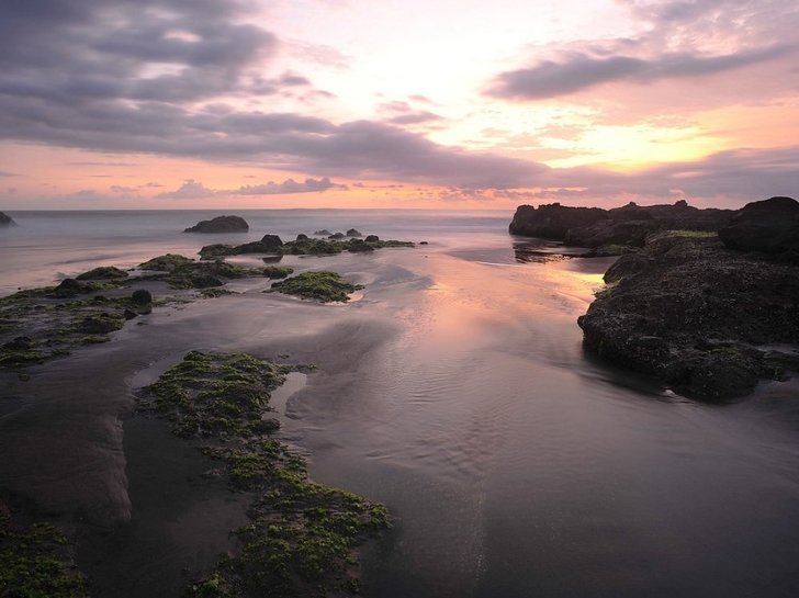 Tempat Wisata Anti Mainstream di Bali - Pantai Soka