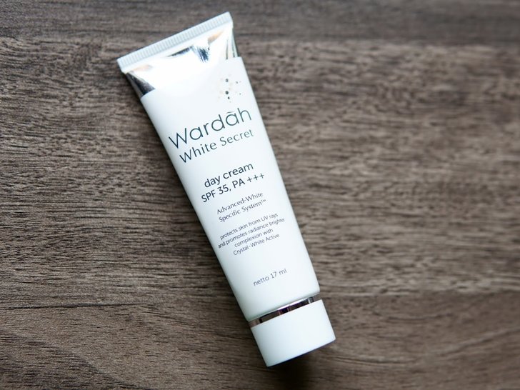 Krim Pemutih Wajah - Wardah White Secret Day Cream