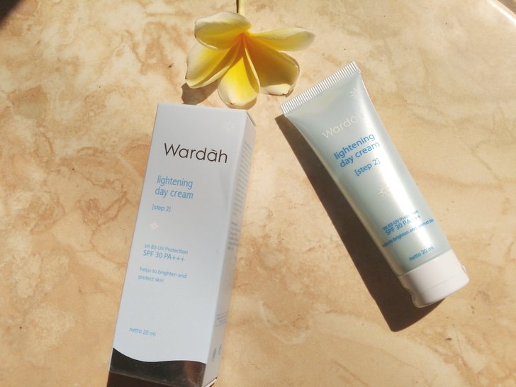 Krim Pemutih Wajah - Wardah Lightening Day Cream