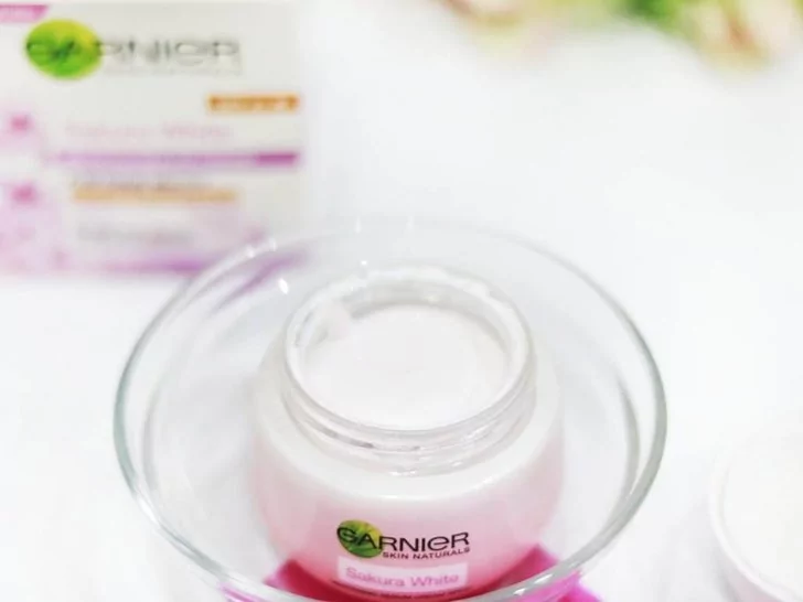 Packaging Garnier Sakura White Serum Day Cream SPF 21 PA+++