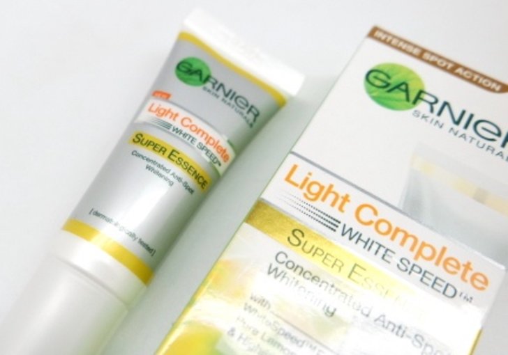 Garnier Light Complete White Speed Super Essence - Harga