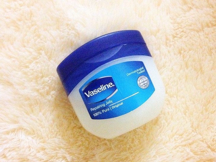 Perbedaan Vaseline Petroleum Jelly Asli dan Palsu - Perhatikan Kandungan dan Manfaat Produk