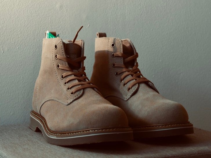 Jenis Bahan Sepatu dan Cara Merawatnya - Sepatu Bahan Suede