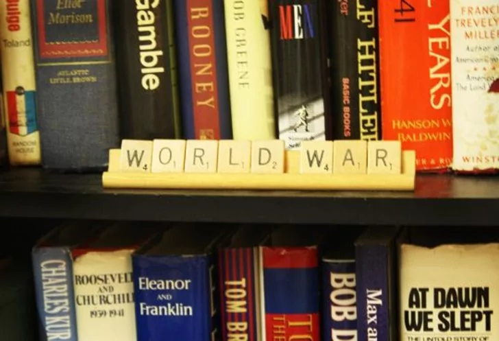 Ide Rak Buku yang Ideal - Urutkan Buku Berdasarkan Genre
