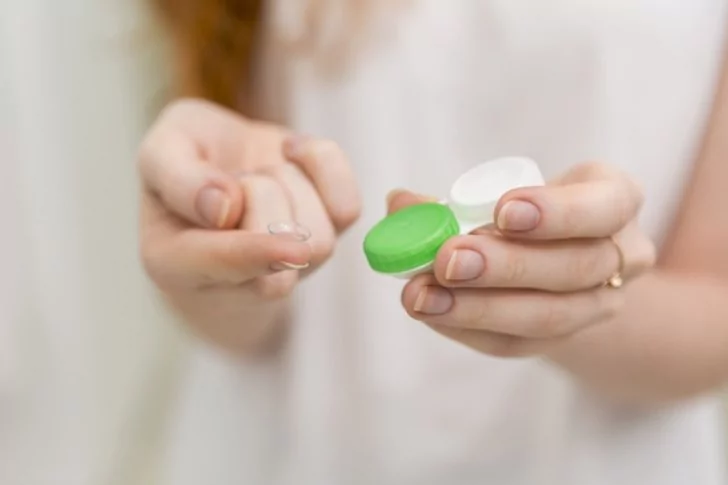 Tips Membuat Mata Sipit Menjadi Terlihat Lebih Besar - Gunakan Soft Lens
